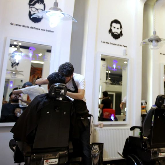 فرمان طالبان به سلمانیهای هرات: ریش کمتر از "یک قبضه" و مو "خلاف شریعت" نباشد