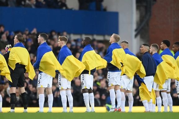 بازیکنان منچسترسیتی و اورتون با حرکت نمادین حمله روسیه بر اوکراین را محکوم کردند