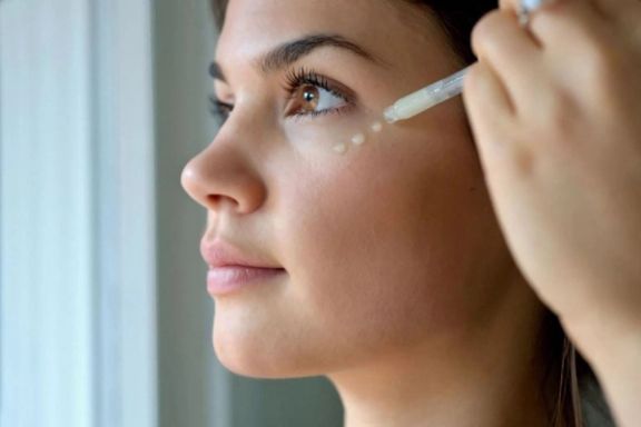 ژوند او روغتیا؛ په ژمي کې د پوستکي د ښکلا د زیاتوالي لپاره باید کوم سیروم وکارول شي؟