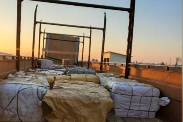 طالبان وایي په هلمند کې یې د لسګونه ټنه ناقانونه توکو د واردولو مخه نیولې ده