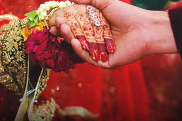 پښتونخوا کې نوی قانون؛ دولتي کارکوونکي به له بهرنیو سره د واده لپاره له حکومته اجازه اخلي