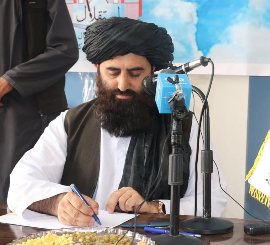 د طالبانو د اطلاعاتو او فرهنګ مرستیال: نړۍوالې موسسې د لوټ او غلا کولو لپاره راغلي 