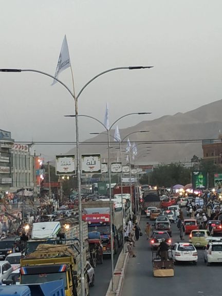 طالبان در بغلان یک نفر را به اتهام فروش شراب شلاق زد