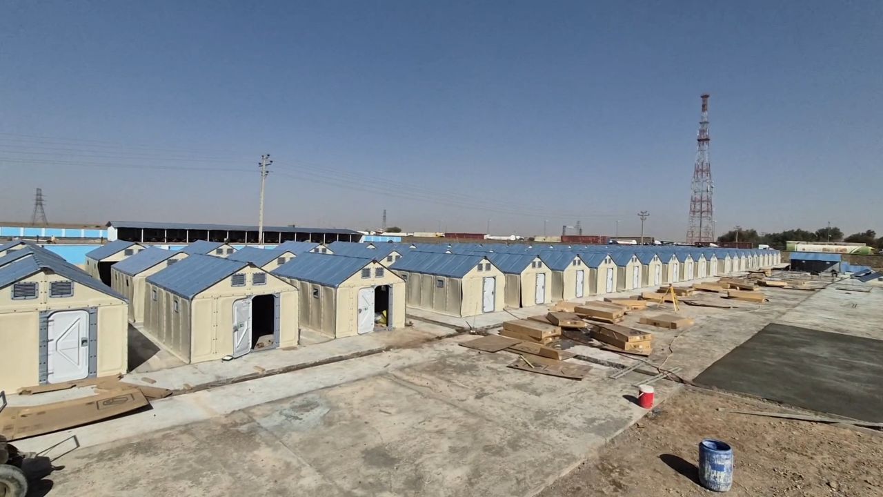 طالبان در مرز اسلام‌قلعه برای بازگشت‌کنندگان کمپ موقت می‌سازد 