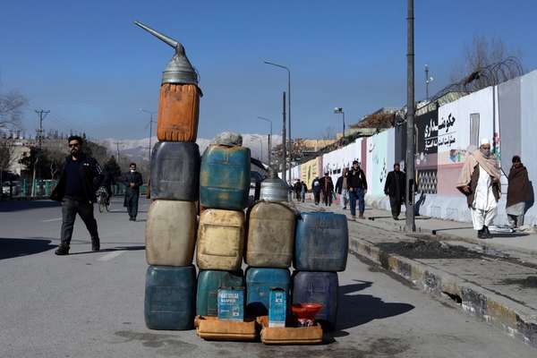 طالبان معیار واردات مواد نفتی در افغانستان را به گونه موقت تغییر داد