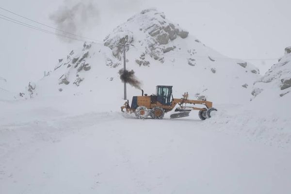 د سالنګونو لویه لاره د سخت توپان او واورې له امله وتړل شوه