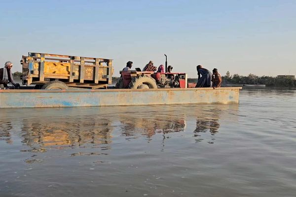 در پی واژگونی یک تراکتور به رودخانه هلمند دستکم ۱۲ نفر جان باختند