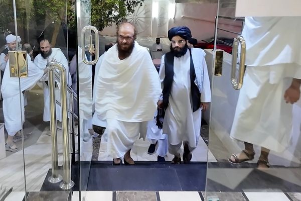 د افغان حاجیانو د مراسمو څار؛ د طالبانو د حج او اوقافو وزیر نور محمد ثاقب سعودي ته رسېدلی