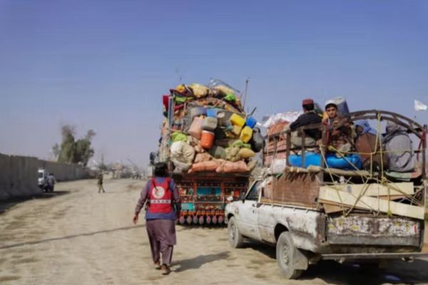 Rights Activists Urge UN To End Forced Deportations Of Afghans From Iran, Pakistan