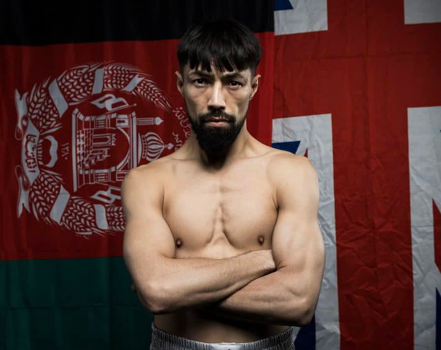 قیس خادمی مشت‌زن افغان مقیم بریتانیا، برای کسب عنوان قهرمانی جهان مبارزه می‌کند