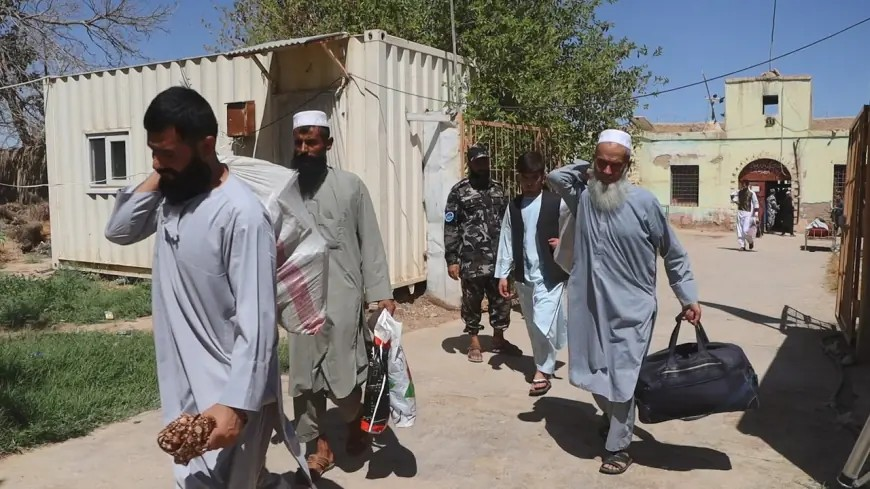 طالبانو د فراه او جوزجان له زندانونو د ۲۱ ښځو په ګډون ۱۶۴ بندیان خوشې کړي دي