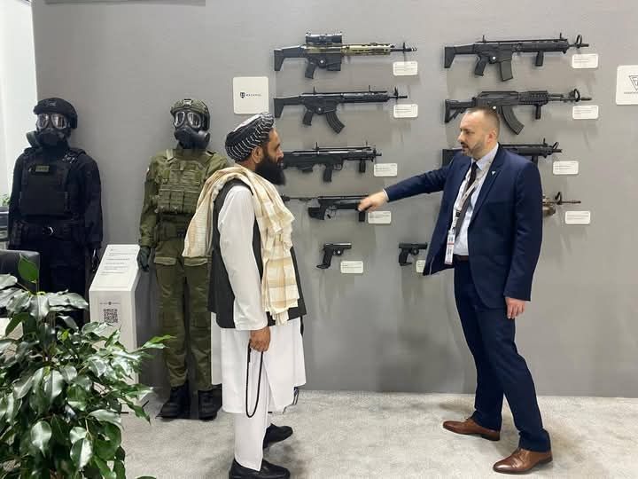 وزارت دفاع امارات متحده، سفیر طالبان را به یک نمایشگاه بین‌المللی نظامی در ابوظبی دعوت کرد
