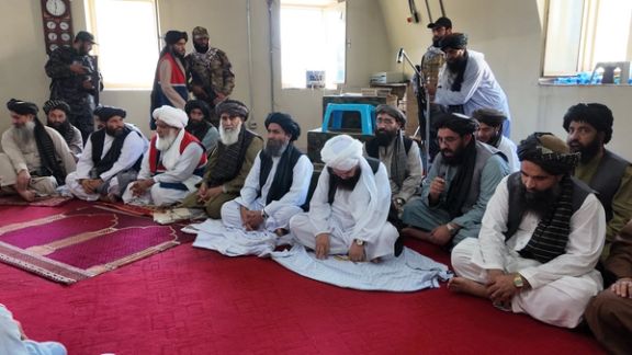 له زلزله ځپلو سره د ملا برادر لیدنه