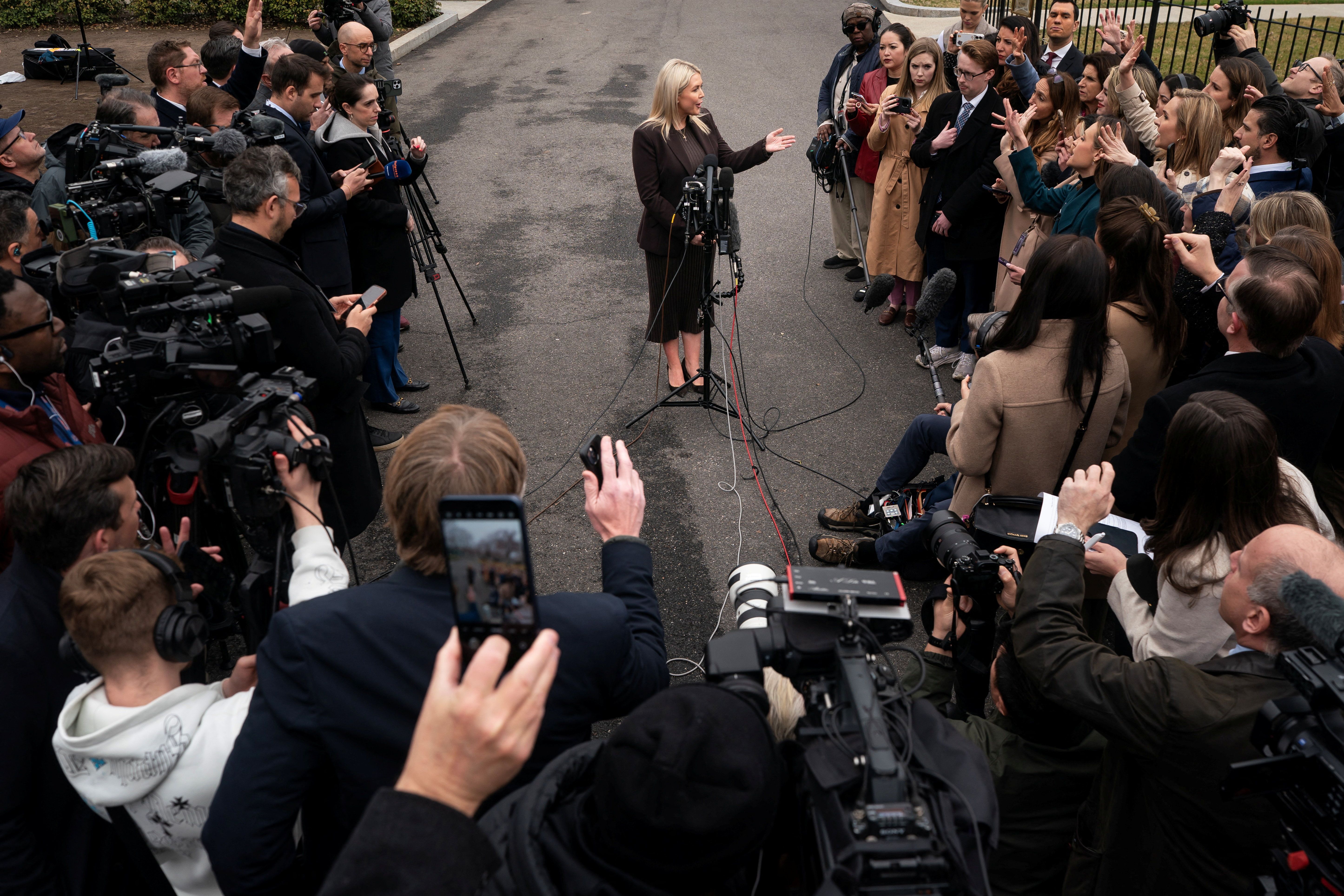 کاخ سفید در حال بررسی شماری از افراد برای رهبری ایران است