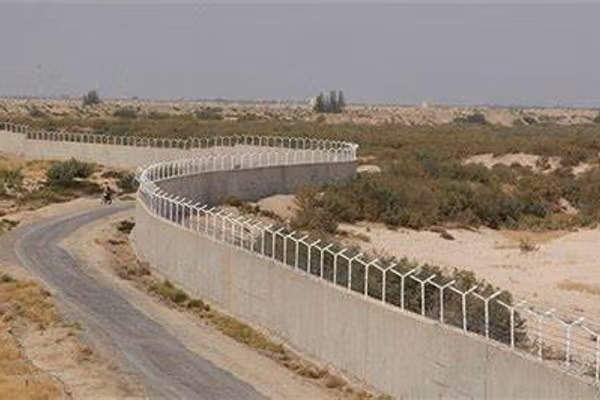 په کابل کې د ایران سفیر له طالبانو سره د سرحدي مسایلو په تړاو خبرې کړي