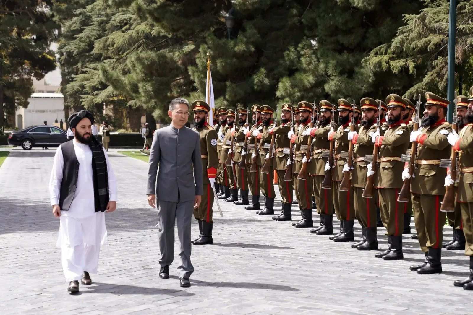 چین اولنی هېواد دی چې سفیر یې خپل باورلیک تېره میاشت د طالبانو رییس الوزرا ته وړاندې کړ