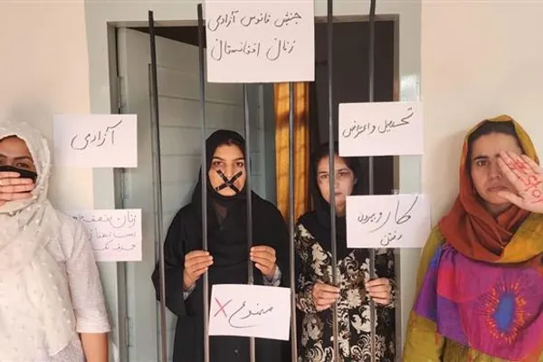 زنان معترض خواستار پایان «سکوت جهانی درباره خشونت علیه زنان در افغانستان» شدند