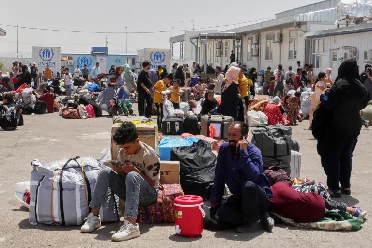 الجزیره: افغان کډوال له ایران څخه په زور شړل کېږي