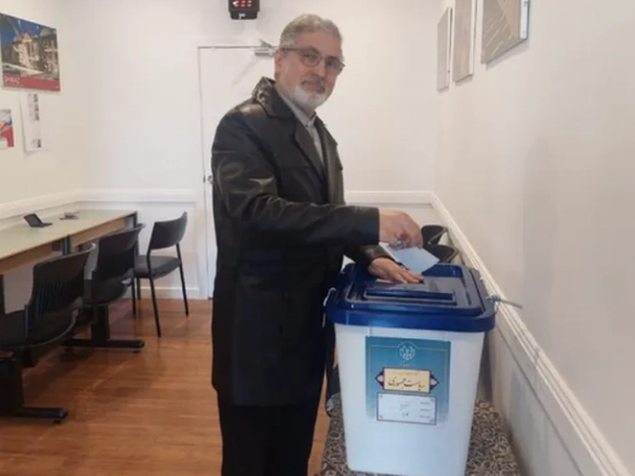 أحمد صادقي، سفير الجمهورية الإسلامية في أستراليا الذي تمّ طرده الآن من البلاد