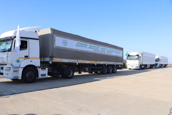 کمکهای ترکمنستان به زلزلهزدگان شمال افغانستان به بلخ رسید