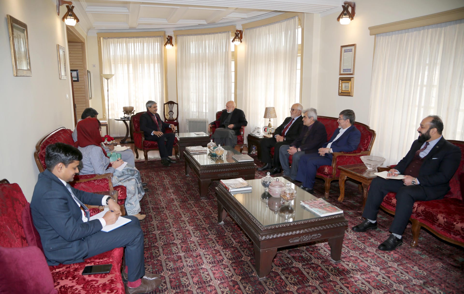 حامد کرزی با رئیس منطقه‌ای وزارت خارجه هند در کابل دیدار کرد