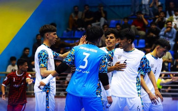 دوازده گل در یک مسابقه؛ تیم فوتسال جوانان میهن در دیدار پر گل تیم ظاهر اسد را شکست داد
