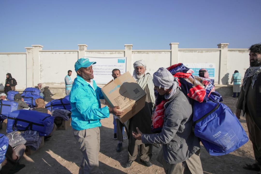 یونیسف ۴۲۷ بسته‌ کمکی به زلزله‌زدگان سمنگان توزیع کرد