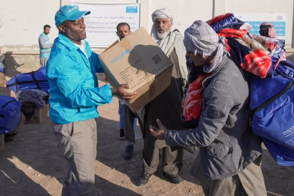 یونیسف ۴۲۷ بسته کمکی به زلزلهزدگان سمنگان توزیع کرد
