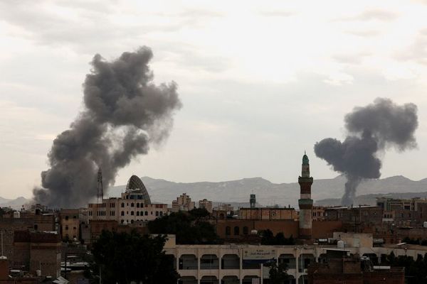د اسراییل ۱۰ جنګي الوتکو په یمن کې د حوثي یاغیانو مرکزونه په نښه کړي