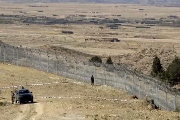 د طالبانو دفاع وزارت پر ډیورنډ کرښې د خپل بشپړ کنټرول خبر ورکړ