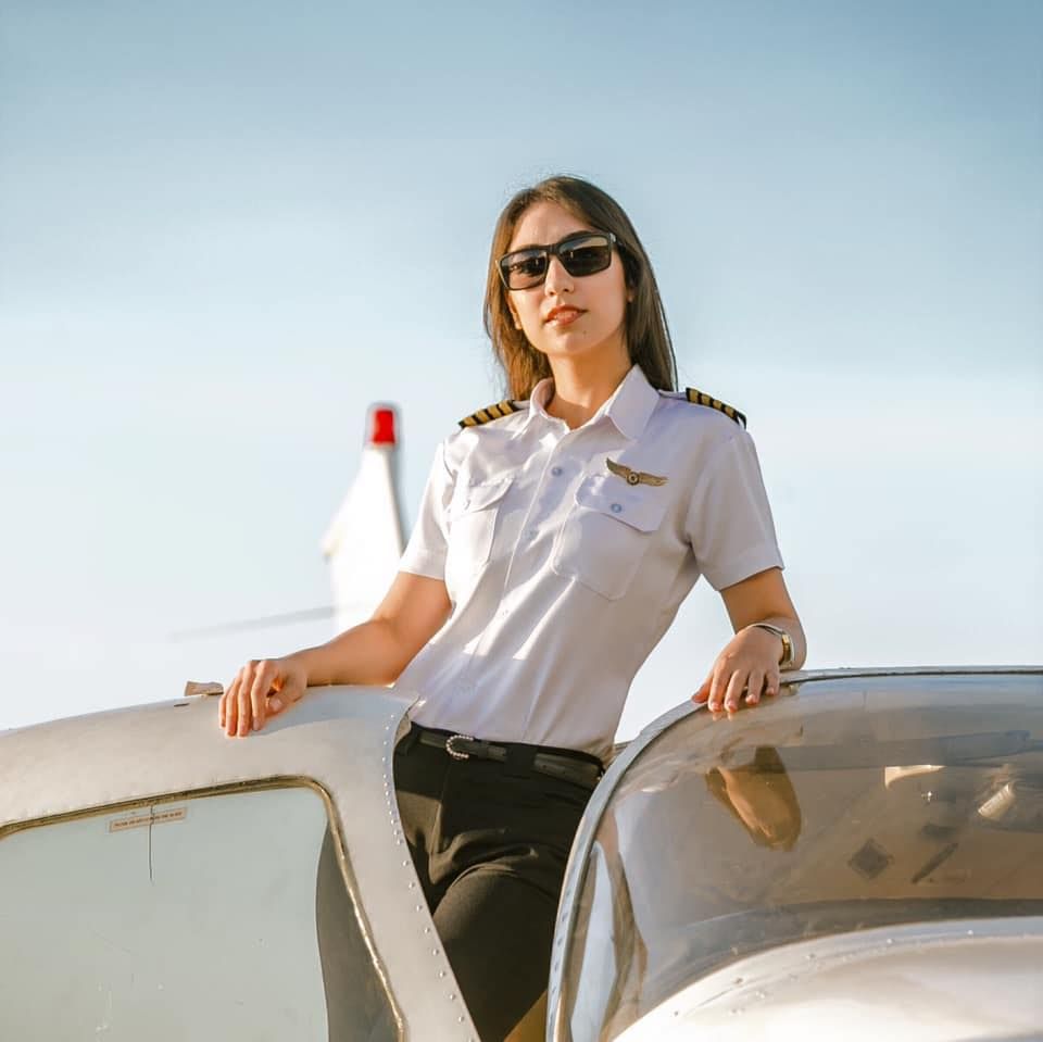 نخستین خلبان زن افغانستان در پروازهای تجاری اروپا خلبانی می‌کند