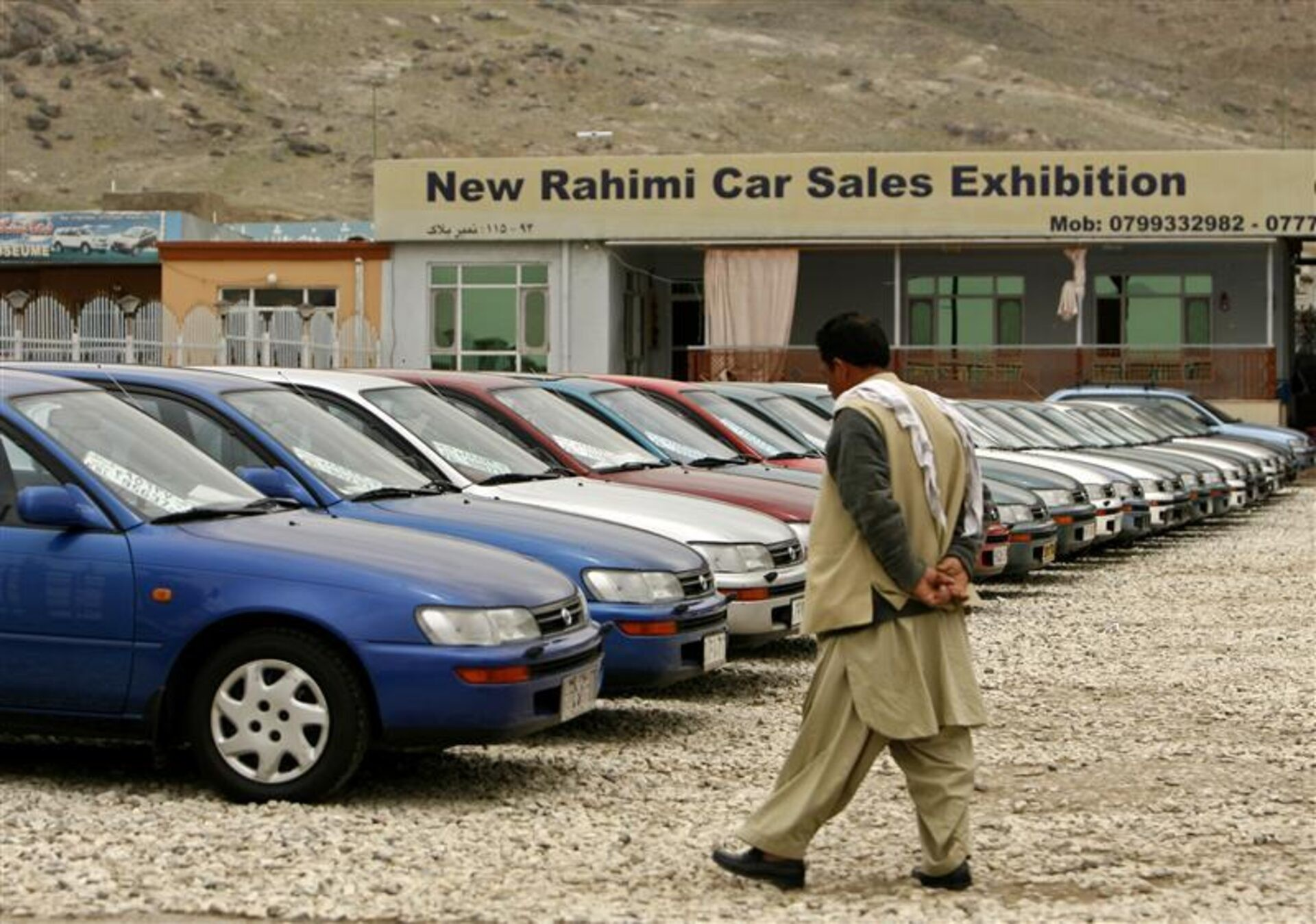 ازبکستان افغانستان ته د دویم لاس موټرو پر صادرولو غور کوي