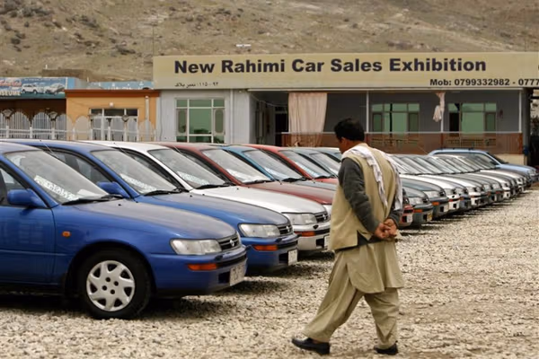 ازبکستان افغانستان ته د دویم لاس موټرو پر صادرولو غور کوي