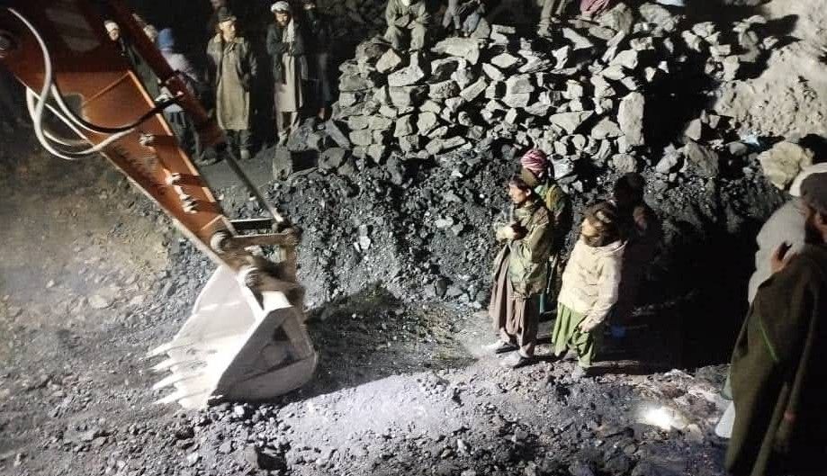 سمنګان ولایت کې د ډبرو سکرو کان د نړېدو له امله دوه کان کیندونکي مړه شوي دي