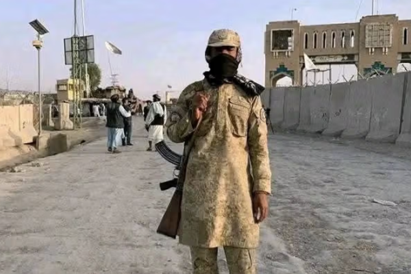 باكستان تستأنف المرور التجاري للبضائع مع أفغانستان بشكل محدود
