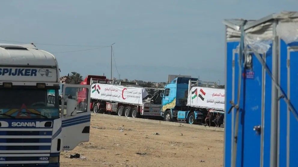 اونروا: ۴ هزار لاری حامل آرد و مواد غذایی آماده ورود به غزه‌اند