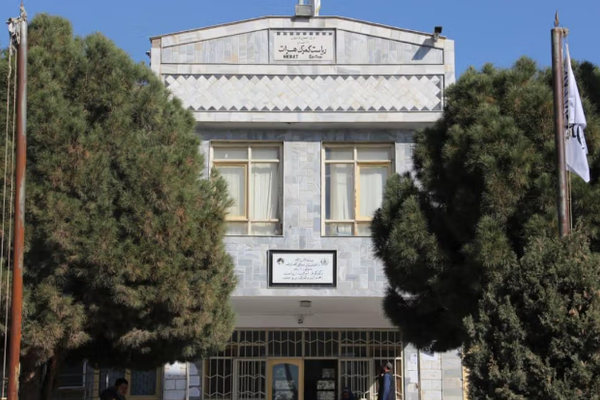 شلل في أنظمة الجمارك والبنوك بأفغانستان بسبب قطع الإنترنت