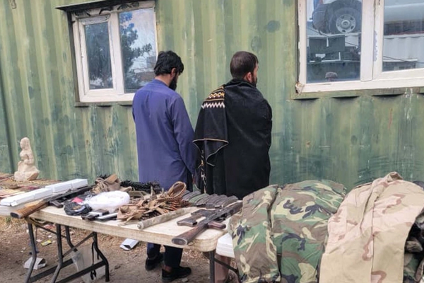 طالبانو په کاپیسا کې د «وسلو د لېږد او نشهيي توکو د قاچاق» په تړاو دوه کسان نیولي دي