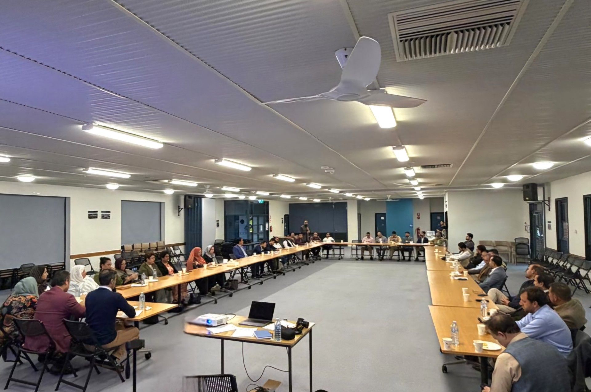 په اسټرالیا کې د «ملي مرکې» په غونډه کې د لویې جرګې پر جوړولو ټینګار شوی