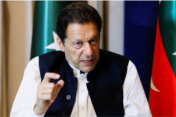 عمران خان: د دې پر ځای چې عاصم منیر له ما د بښنې غوښتنه وکړي، باید خپله له ما بښنه وغواړي