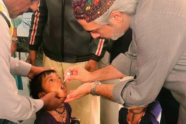 د خیبر پښتونخوا په بنو کې ناپېژاندو وسلهوالو درې واکسیناتوران تښتولي دي