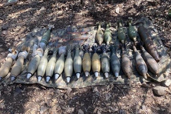 طالبان وایي، په پکتيا کې یې درنې وسلې او چاودېدونکي توکي نيول دي