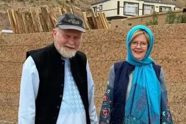فی ډي هال: د برېټانوي جوړې«باربي او پیټر» روغتیايي وضعیت د مرګ پر لور روان دی
