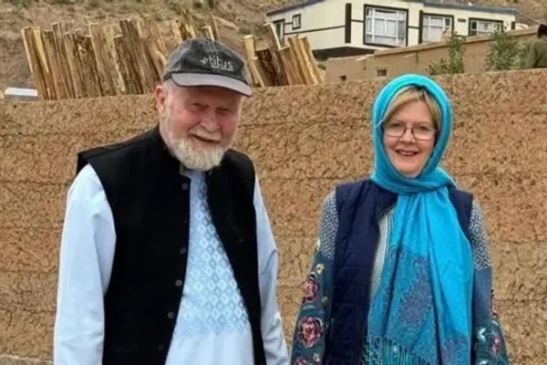 فی ډي هال: د برېټانوي جوړې«باربي او پیټر» روغتیايي وضعیت د مرګ پر لور روان دی