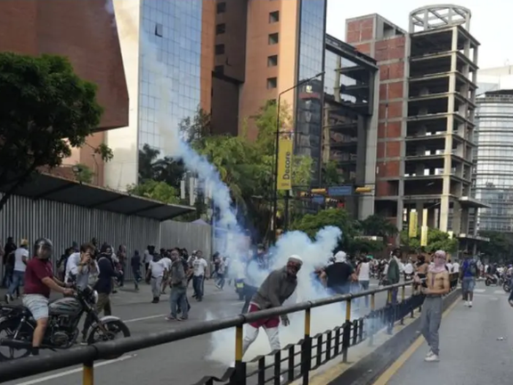 مخالفان نتایج انتخابات ونزوئلا را نپذیرفتند و برای اعتراض به خیابانها ریختند