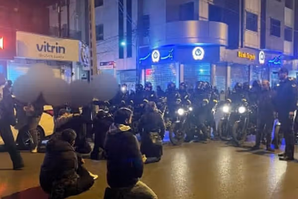 یک هفته شورش علیه خامنهای؛ اعتراضات به ۱۷ ولایت رسید