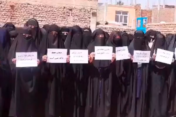 طالبان گروهی از زنان را در جبرئیل هرات برای حمایت از پوشش مورد نظر خود گردهم آورد