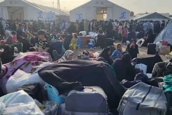 تېره ورځ له ایران او پاکستانه تر زرو ډېرې کورنۍ افغانستان ته ستنې شوې دي