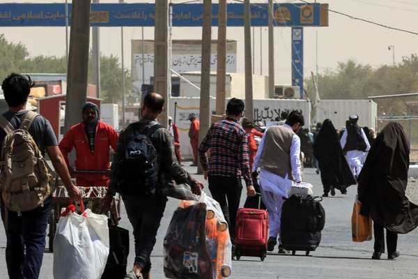جمهوری اسلامی از بازداشت ۱۷۵ مهاجر در شهرستان خاش خبر داد