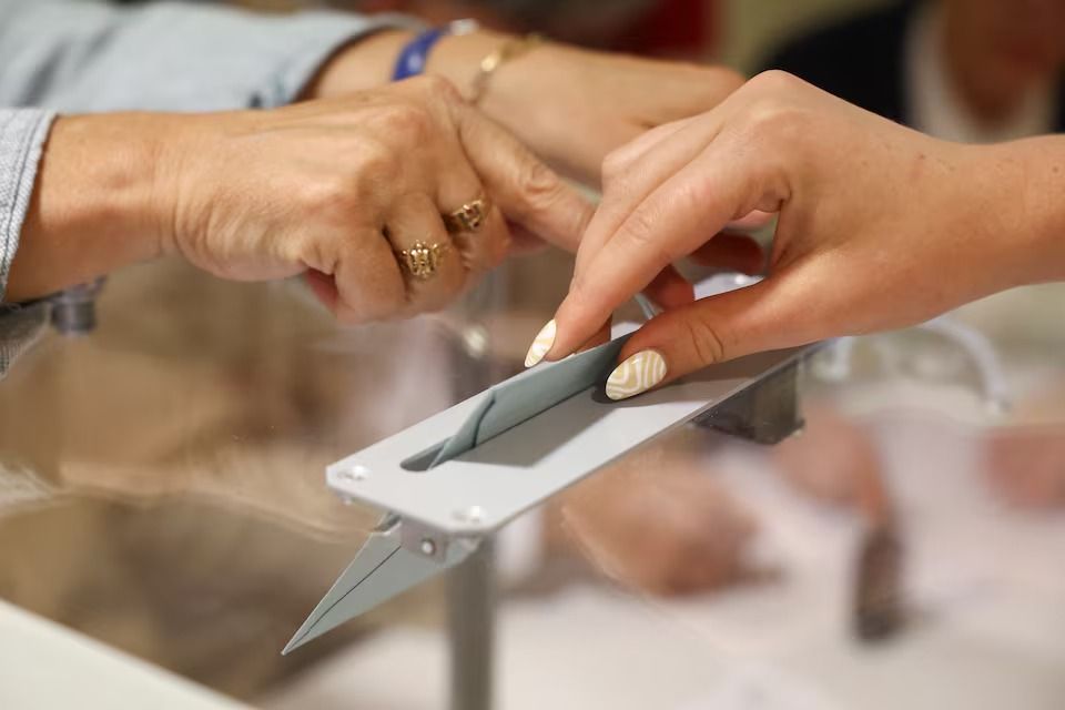 انتخابات پارلمانی فرانسه زیر سایه احتمال پیروزی راستگرایان آغاز شد